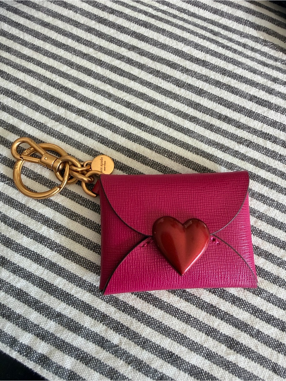 kate spade fuchsia leather envelope pouch with red heart charm keyring